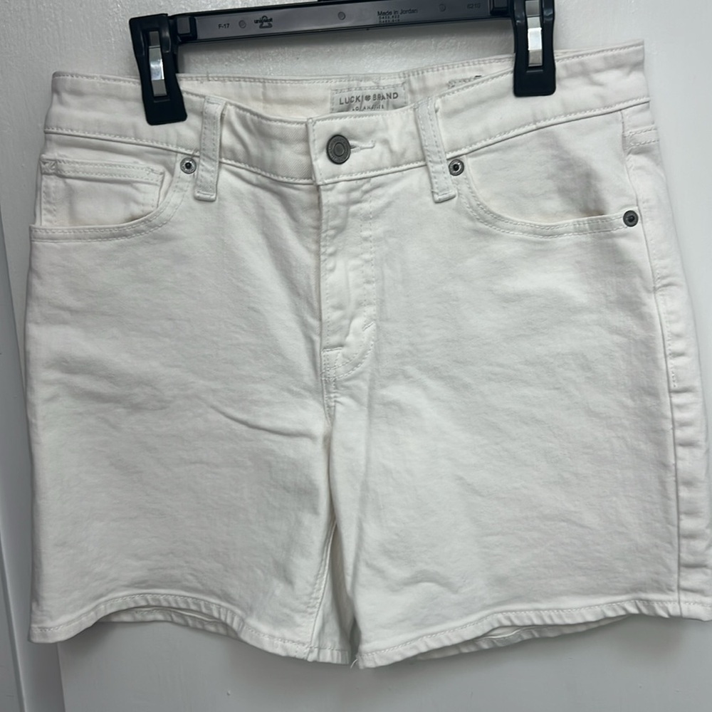 74.,Lucky brand white denim Mid Rise short “Ava” Sz. 6/28, 6”inseam, 9“rise, EUC - Picture 2 of 10